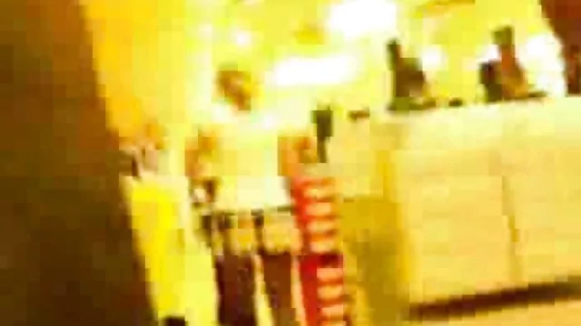 الجنس أي تسجيل تدليك شقراء سكسي متوجم جماعي